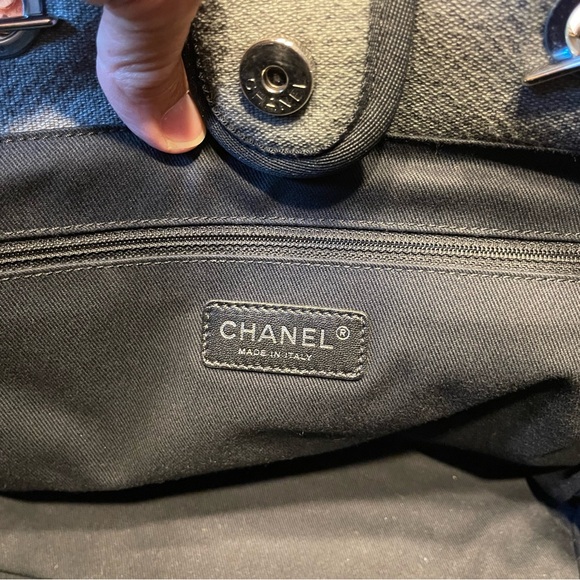 Chanel Deauville Shoulder Bag - Pre Black Friday Sale!!! - Picture 13 of 16